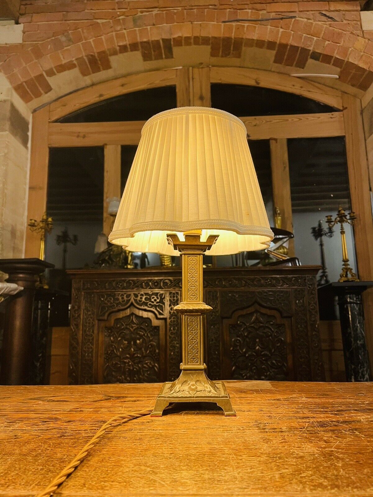 An Antique Gothic Brass Table Lamp -  –