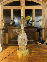 Load image into Gallery viewer, Pair Of French Cut Crystal &amp; Gilded Brass Table Lamp “Cristal D’albert” Vintage
